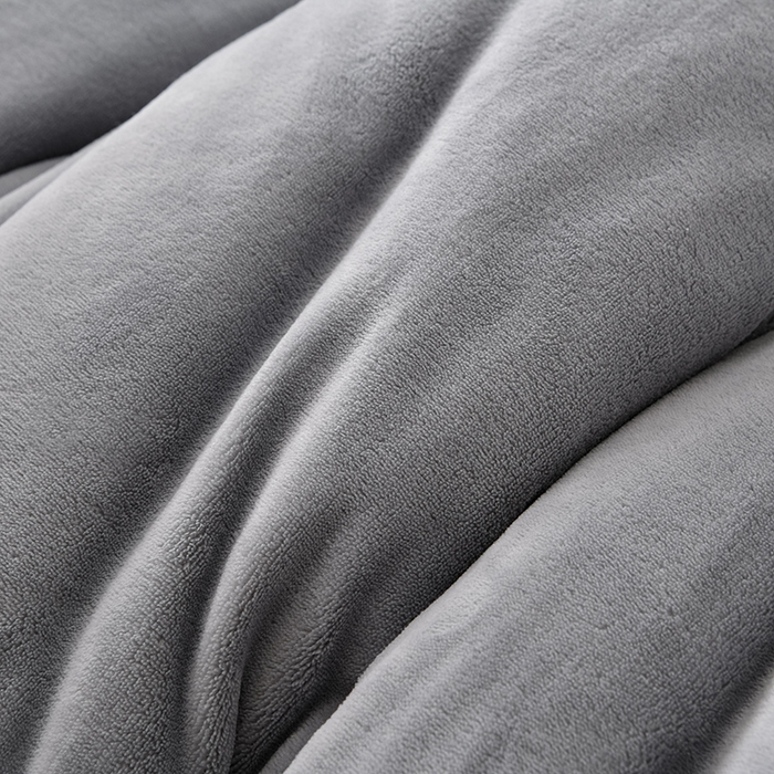 91家纺网 家纺一手货源 找家纺 春雨家居 2025新款双面牛奶绒刺绣冬被被子被芯 时尚灰