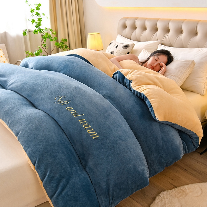 91家纺网 家纺一手货源 找家纺 春雨家居 2025新款双面牛奶绒刺绣冬被被子被芯 宾利蓝