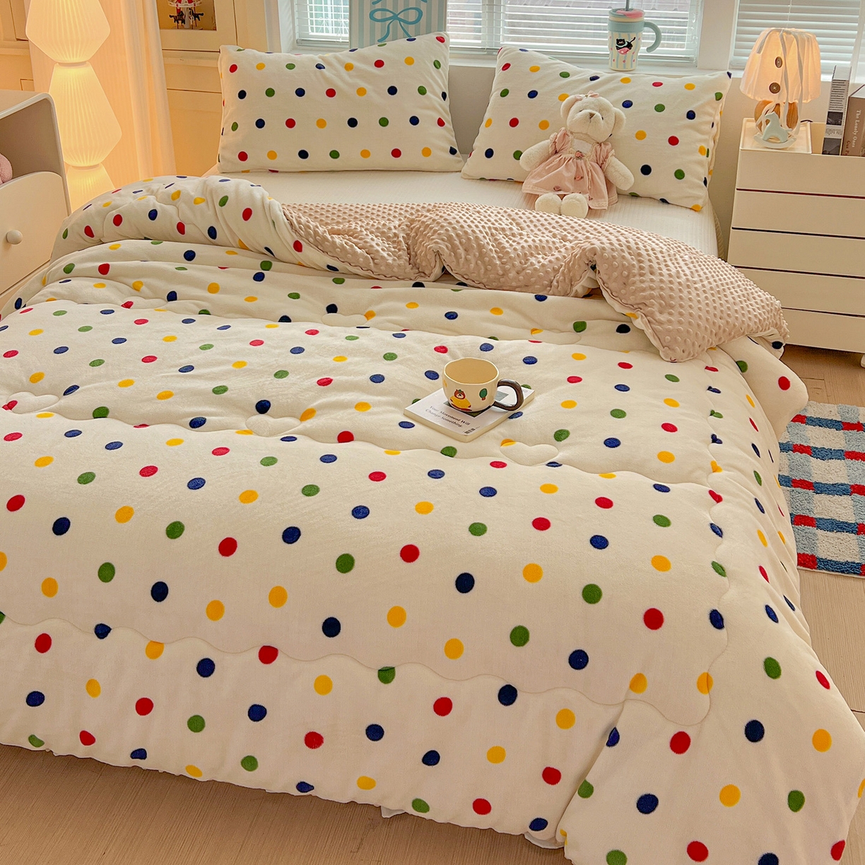 91家纺网 家纺一手货源 找家纺 （总）Mata蔓塔家 2025新款高克重印花牛奶绒软绵绵豆豆被春秋冬被被子被芯（提供买家秀）