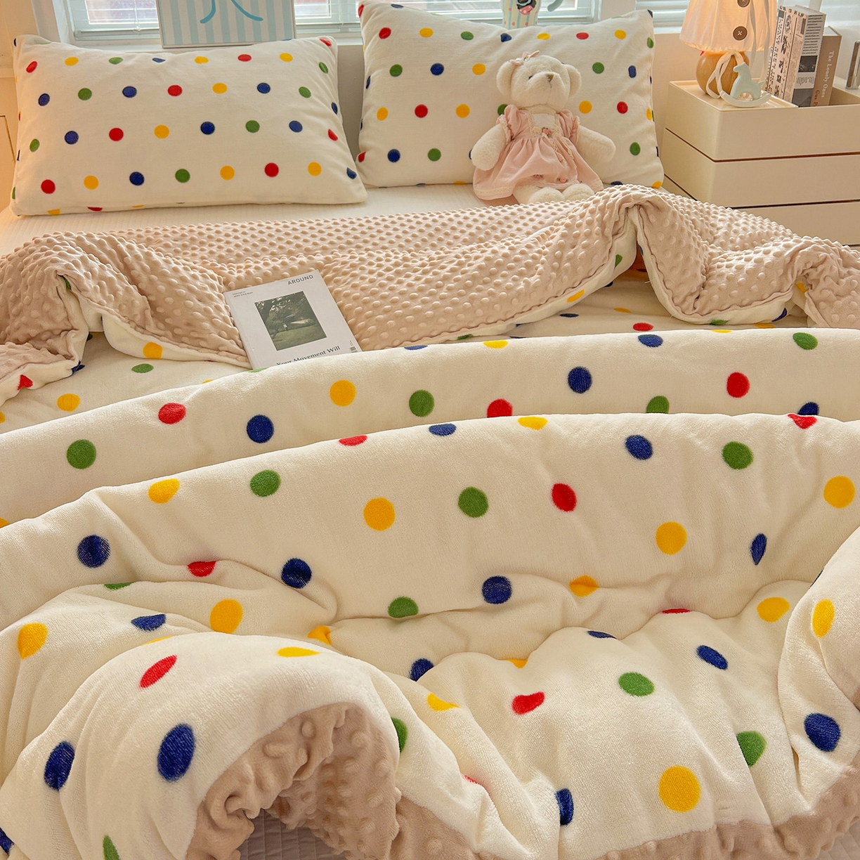 91家纺网 家纺一手货源 找家纺 （总）Mata蔓塔家 2025新款高克重印花牛奶绒软绵绵豆豆被春秋冬被被子被芯（提供买家秀）