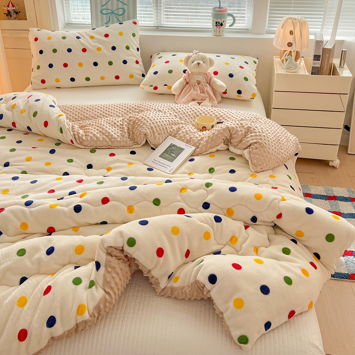 91家纺网 家纺一手货源 找家纺 （总）Mata蔓塔家 2025新款高克重印花牛奶绒软绵绵豆豆被春秋冬被被子被芯（提供买家秀）