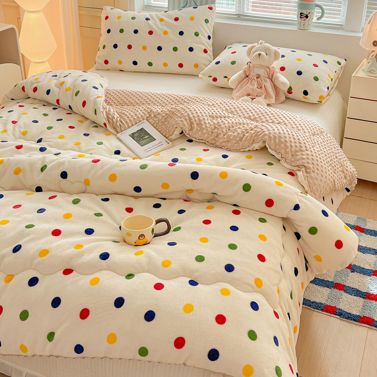 91家纺网 家纺一手货源 找家纺 （总）Mata蔓塔家 2025新款高克重印花牛奶绒软绵绵豆豆被春秋冬被被子被芯（提供买家秀）