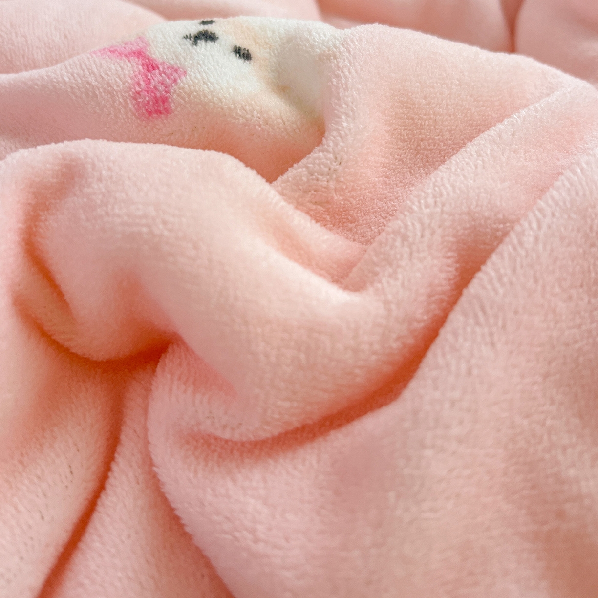 91家纺网 家纺一手货源 找家纺 Mata蔓塔家 2025新款高克重印花牛奶绒软绵绵豆豆被春秋冬被被子被芯 绒绒小狗-粉（提供买家秀）