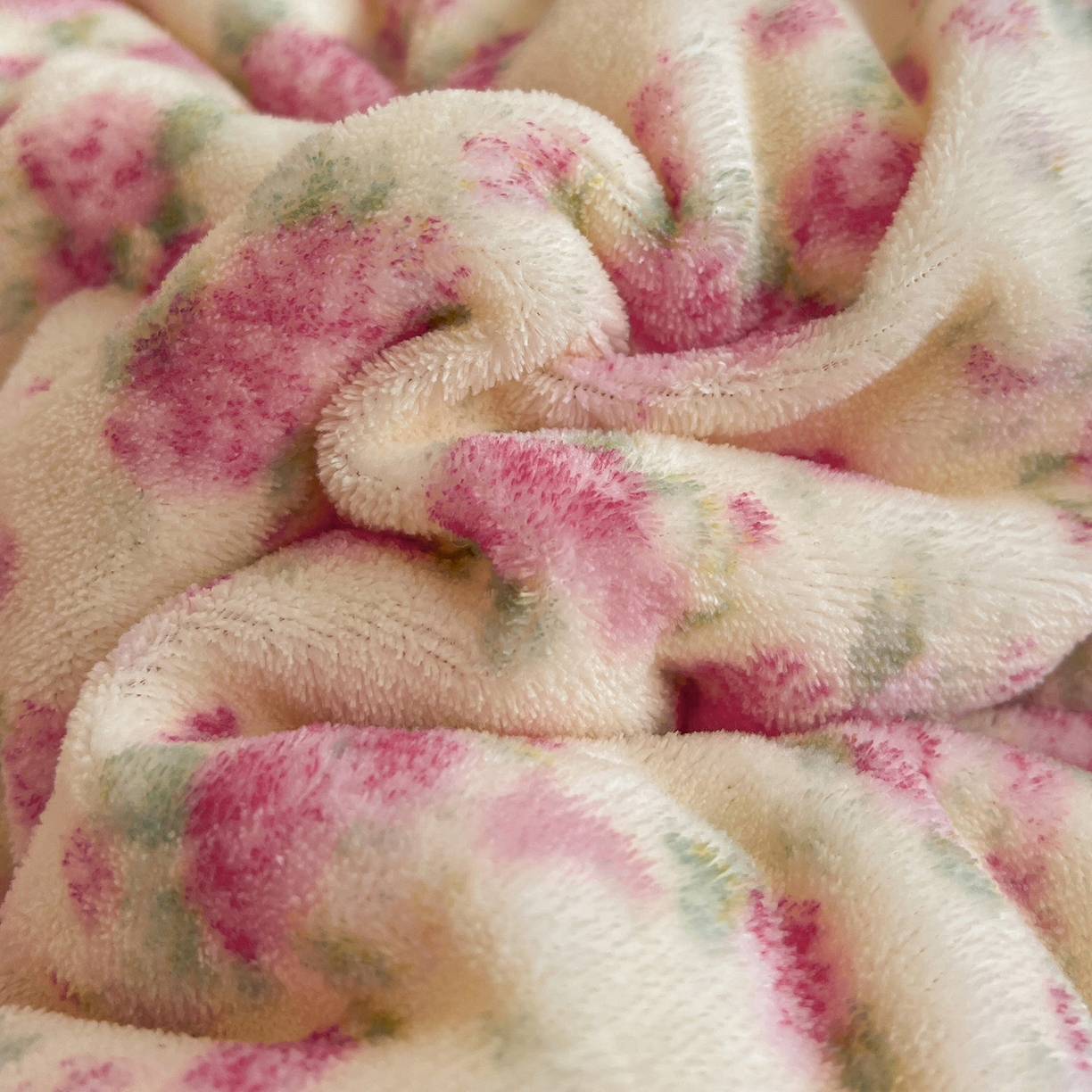 91家纺网 家纺一手货源 找家纺 Mata蔓塔家 2025新款高克重印花牛奶绒软绵绵豆豆被春秋冬被被子被芯 疏影（提供买家秀）