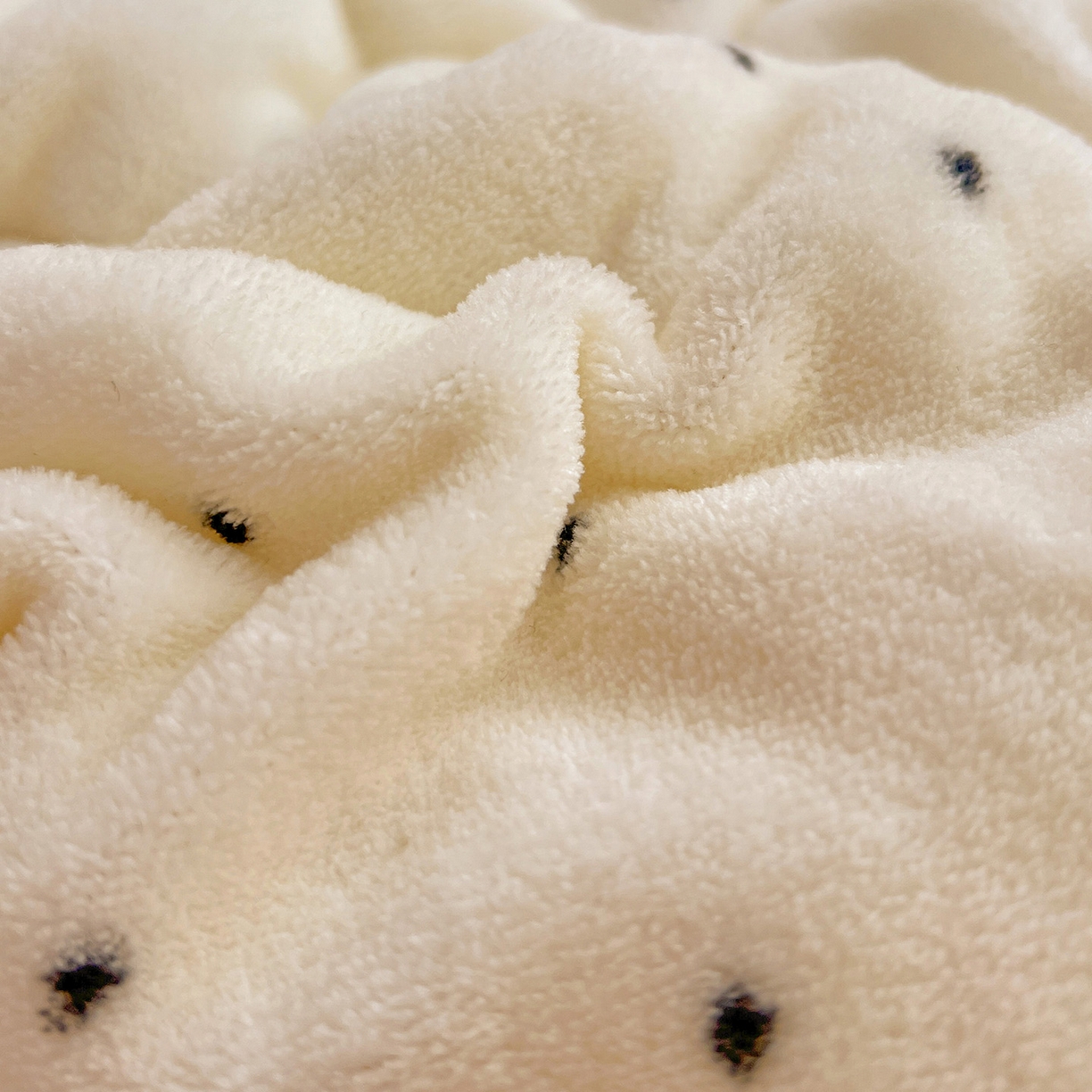 91家纺网 家纺一手货源 找家纺 Mata蔓塔家 2025新款高克重印花牛奶绒软绵绵豆豆被春秋冬被被子被芯 蝴蝶点点心（提供买家秀）