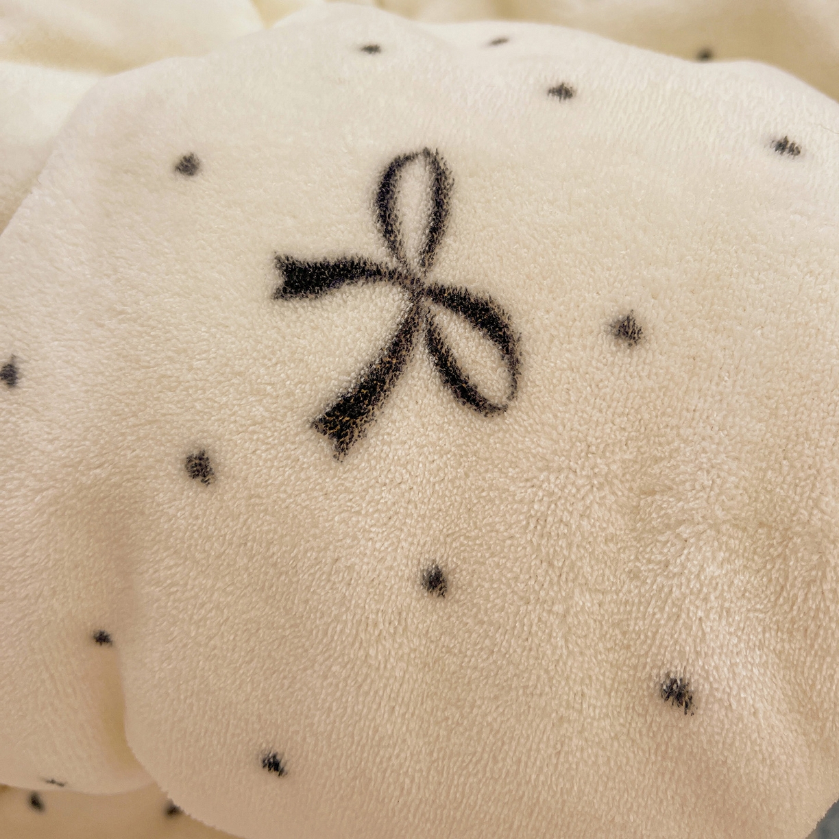 91家纺网 家纺一手货源 找家纺 Mata蔓塔家 2025新款高克重印花牛奶绒软绵绵豆豆被春秋冬被被子被芯 蝴蝶点点心（提供买家秀）