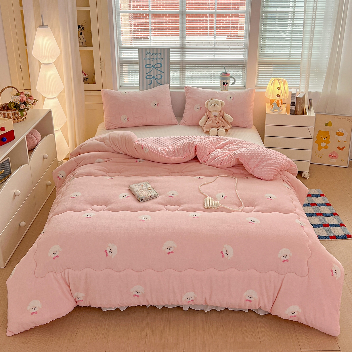 91家纺网 家纺一手货源 找家纺 Mata蔓塔家 2025新款高克重印花牛奶绒软绵绵豆豆被春秋冬被被子被芯 绒绒小狗-粉（提供买家秀）