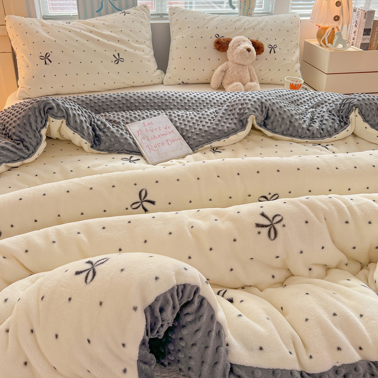 91家纺网 家纺一手货源 找家纺 Mata蔓塔家 2025新款高克重印花牛奶绒软绵绵豆豆被春秋冬被被子被芯 蝴蝶点点心（提供买家秀）