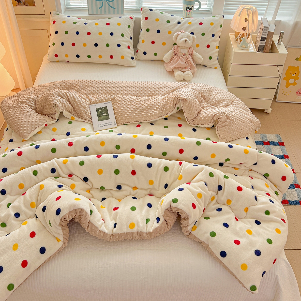 91家纺网 家纺一手货源 找家纺 Mata蔓塔家 2025新款高克重印花牛奶绒软绵绵豆豆被春秋冬被被子被芯 黑珍珠（提供买家秀）