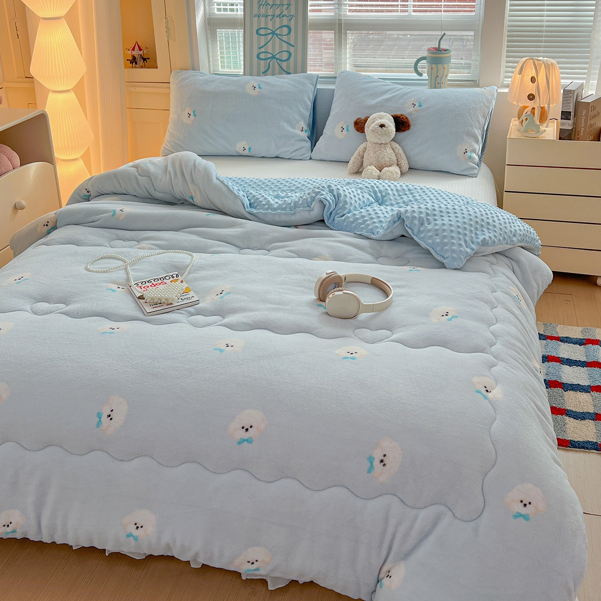 91家纺网 家纺一手货源 找家纺 Mata蔓塔家 2025新款高克重印花牛奶绒软绵绵豆豆被春秋冬被被子被芯 绒绒小狗-蓝（提供买家秀）