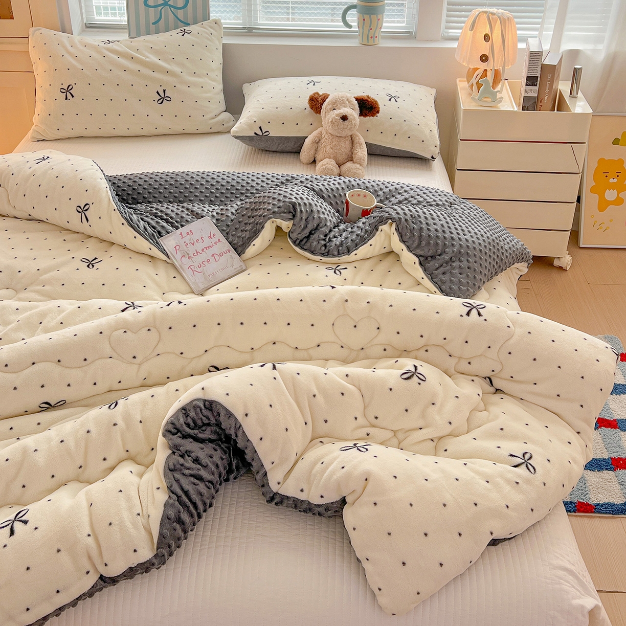 91家纺网 家纺一手货源 找家纺 Mata蔓塔家 2025新款高克重印花牛奶绒软绵绵豆豆被春秋冬被被子被芯 蝴蝶点点心（提供买家秀）