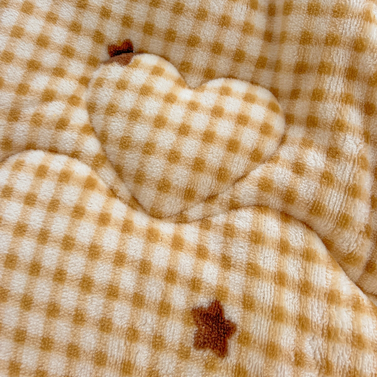 91家纺网 家纺一手货源 找家纺 Mata蔓塔家 2025新款高克重印花牛奶绒软绵绵豆豆被春秋冬被被子被芯 可可猫星（提供买家秀）