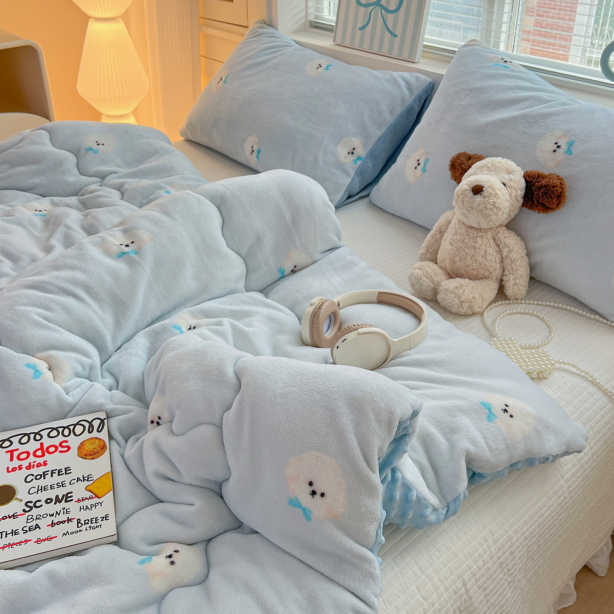 91家纺网 家纺一手货源 找家纺 Mata蔓塔家 2025新款高克重印花牛奶绒软绵绵豆豆被春秋冬被被子被芯 绒绒小狗-蓝（提供买家秀）