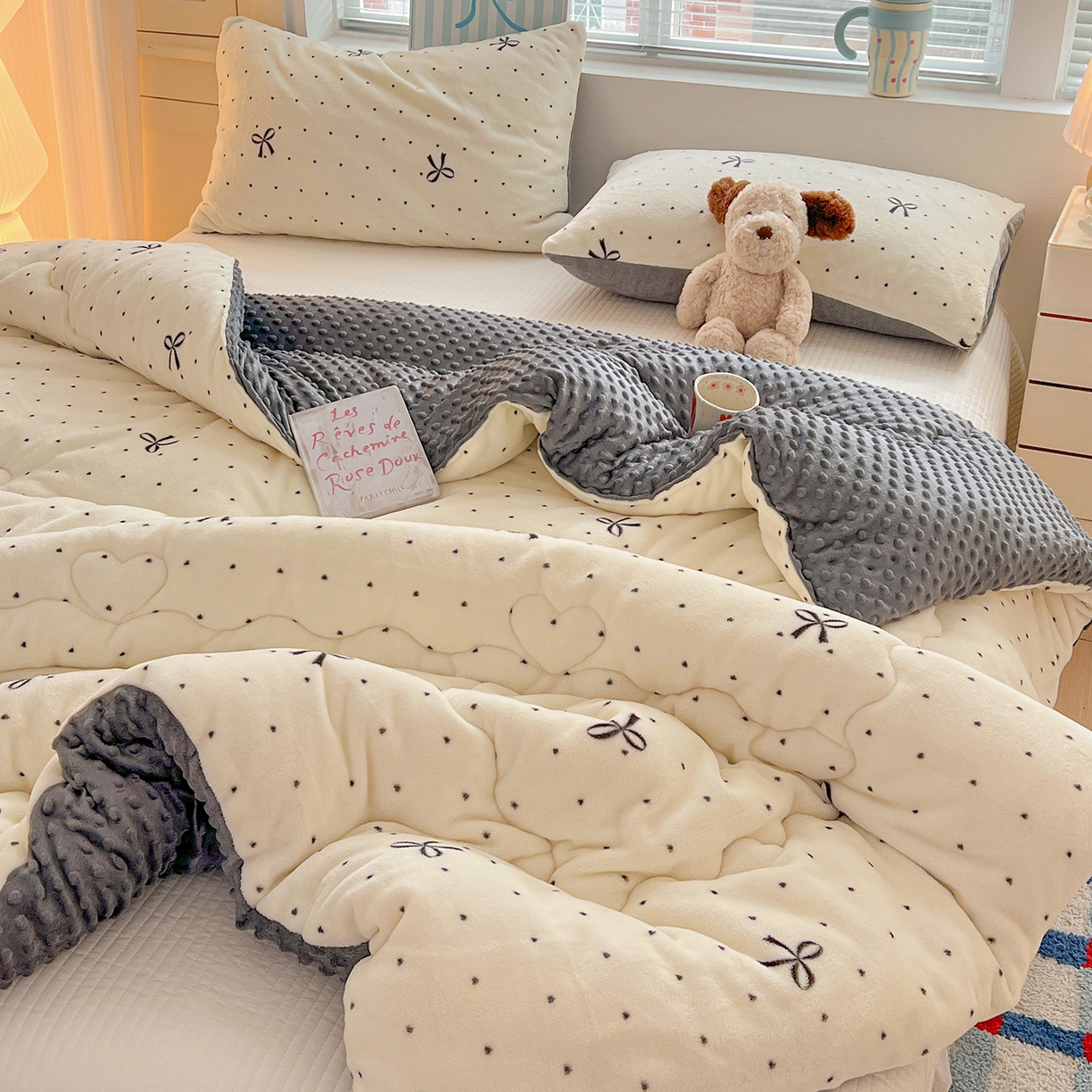 91家纺网 家纺一手货源 找家纺 Mata蔓塔家 2025新款高克重印花牛奶绒软绵绵豆豆被春秋冬被被子被芯 蝴蝶点点心（提供买家秀）