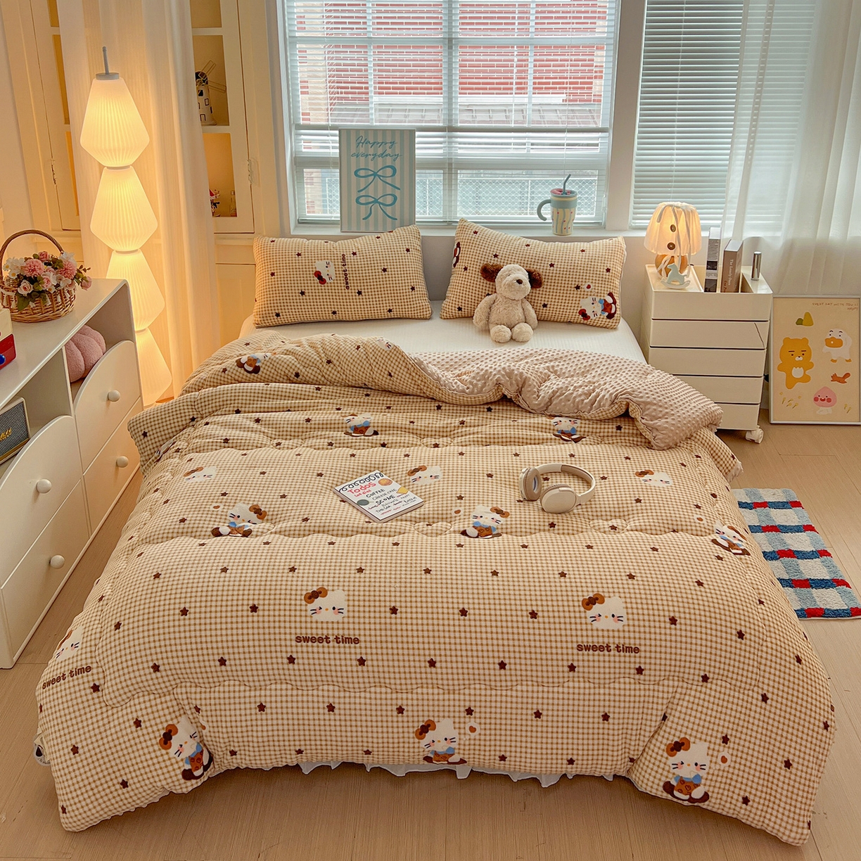 91家纺网 家纺一手货源 找家纺 Mata蔓塔家 2025新款高克重印花牛奶绒软绵绵豆豆被春秋冬被被子被芯 可可猫星（提供买家秀）