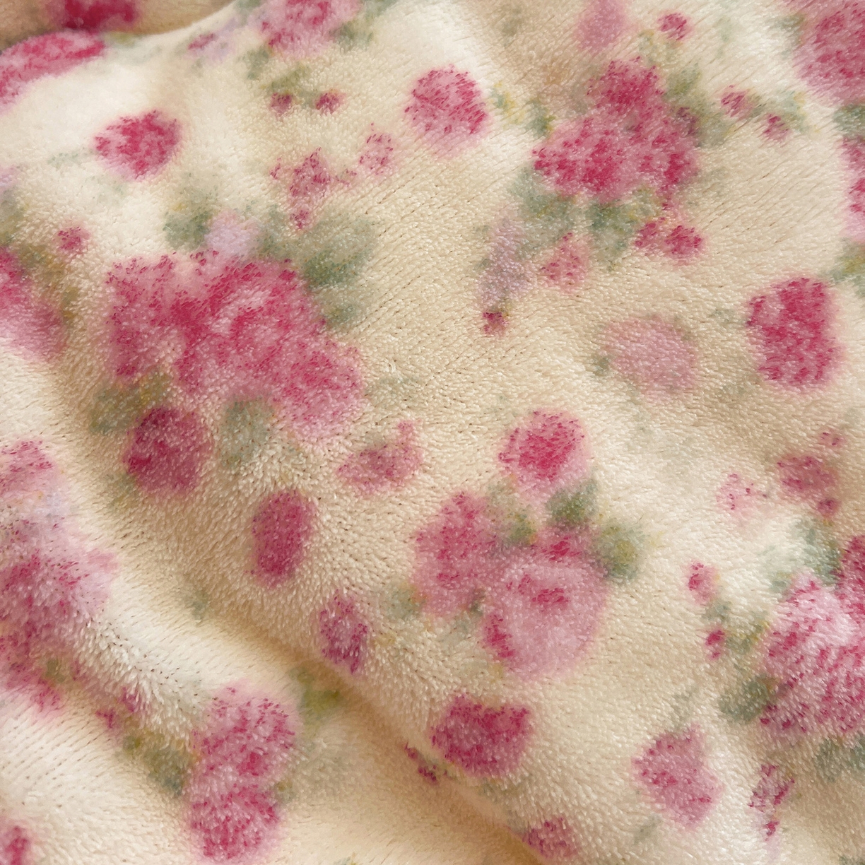 91家纺网 家纺一手货源 找家纺 Mata蔓塔家 2025新款高克重印花牛奶绒软绵绵豆豆被春秋冬被被子被芯 疏影（提供买家秀）