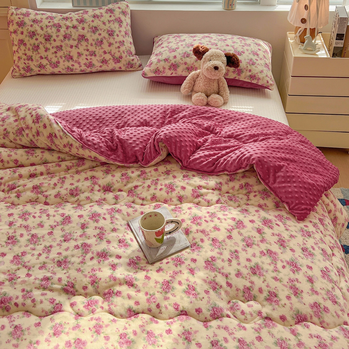 91家纺网 家纺一手货源 找家纺 Mata蔓塔家 2025新款高克重印花牛奶绒软绵绵豆豆被春秋冬被被子被芯 疏影（提供买家秀）