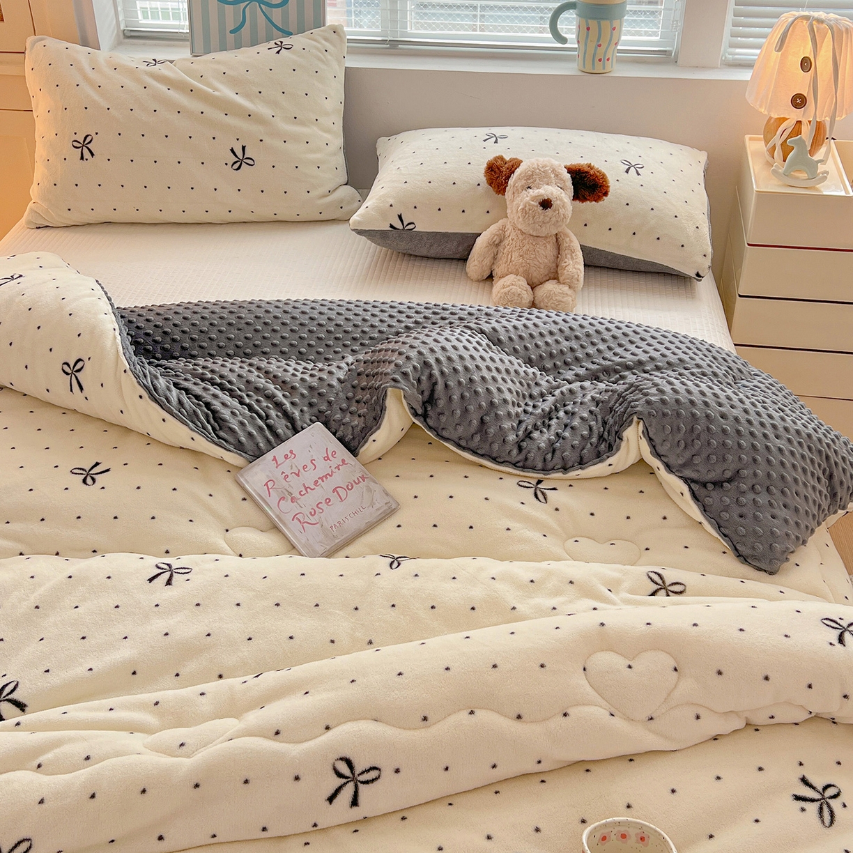 91家纺网 家纺一手货源 找家纺 Mata蔓塔家 2025新款高克重印花牛奶绒软绵绵豆豆被春秋冬被被子被芯 蝴蝶点点心（提供买家秀）