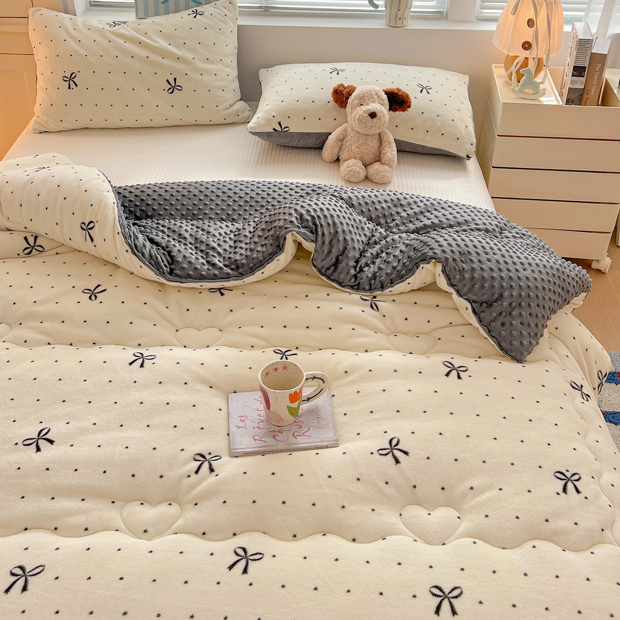 91家纺网 家纺一手货源 找家纺 Mata蔓塔家 2025新款高克重印花牛奶绒软绵绵豆豆被春秋冬被被子被芯 蝴蝶点点心（提供买家秀）