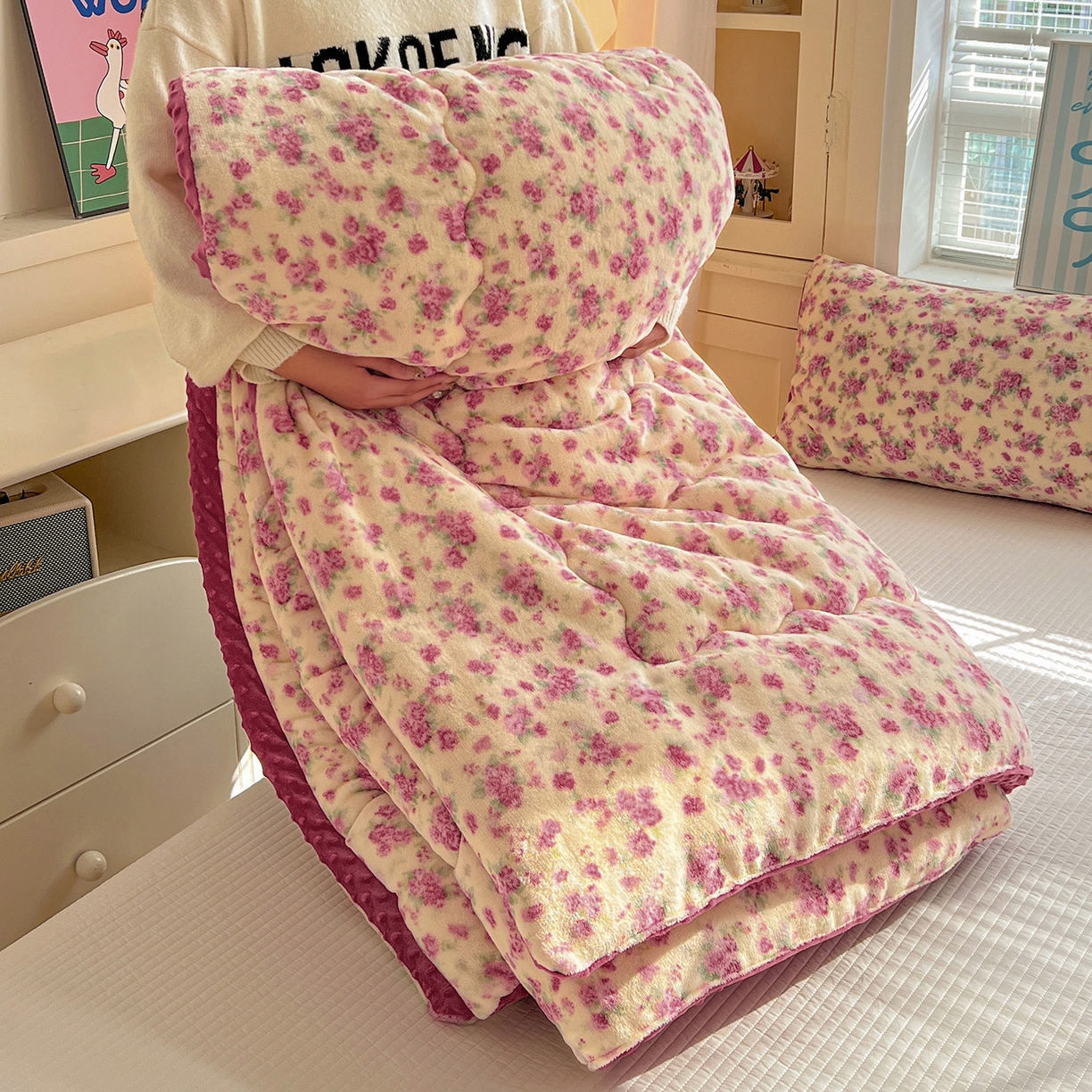 91家纺网 家纺一手货源 找家纺 Mata蔓塔家 2025新款高克重印花牛奶绒软绵绵豆豆被春秋冬被被子被芯 疏影（提供买家秀）