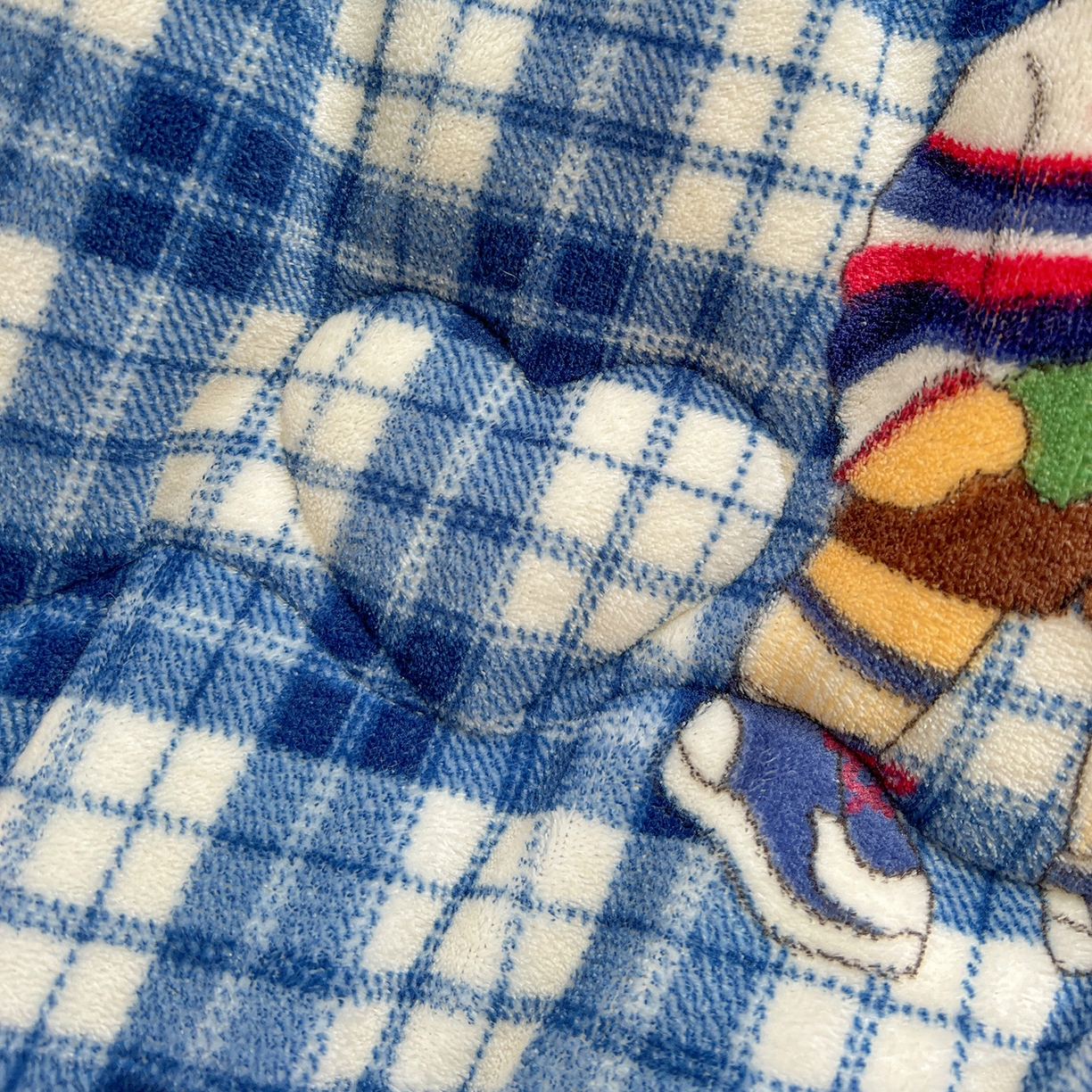 91家纺网 家纺一手货源 找家纺 Mata蔓塔家 2025新款高克重印花牛奶绒软绵绵豆豆被春秋冬被被子被芯 蓝格英伦熊（提供买家秀）