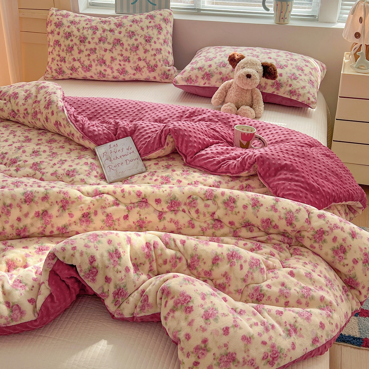 91家纺网 家纺一手货源 找家纺 Mata蔓塔家 2025新款高克重印花牛奶绒软绵绵豆豆被春秋冬被被子被芯 疏影（提供买家秀）