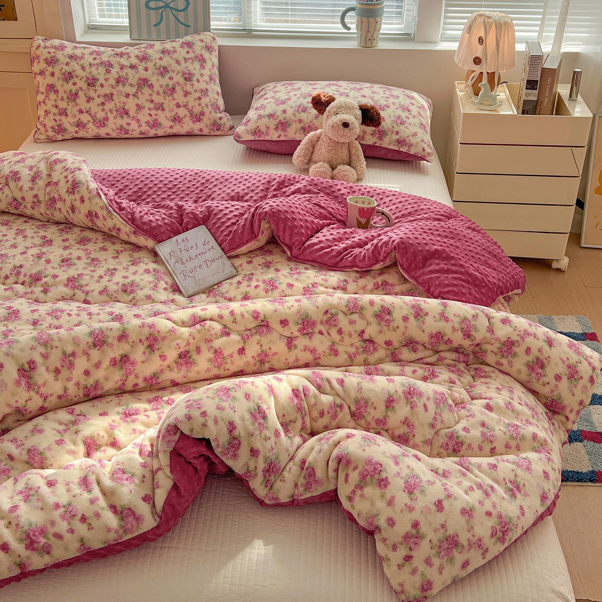 91家纺网 家纺一手货源 找家纺 Mata蔓塔家 2025新款高克重印花牛奶绒软绵绵豆豆被春秋冬被被子被芯 疏影（提供买家秀）