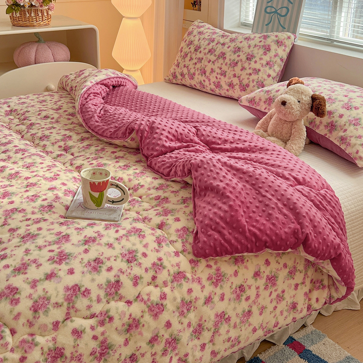 91家纺网 家纺一手货源 找家纺 Mata蔓塔家 2025新款高克重印花牛奶绒软绵绵豆豆被春秋冬被被子被芯 疏影（提供买家秀）