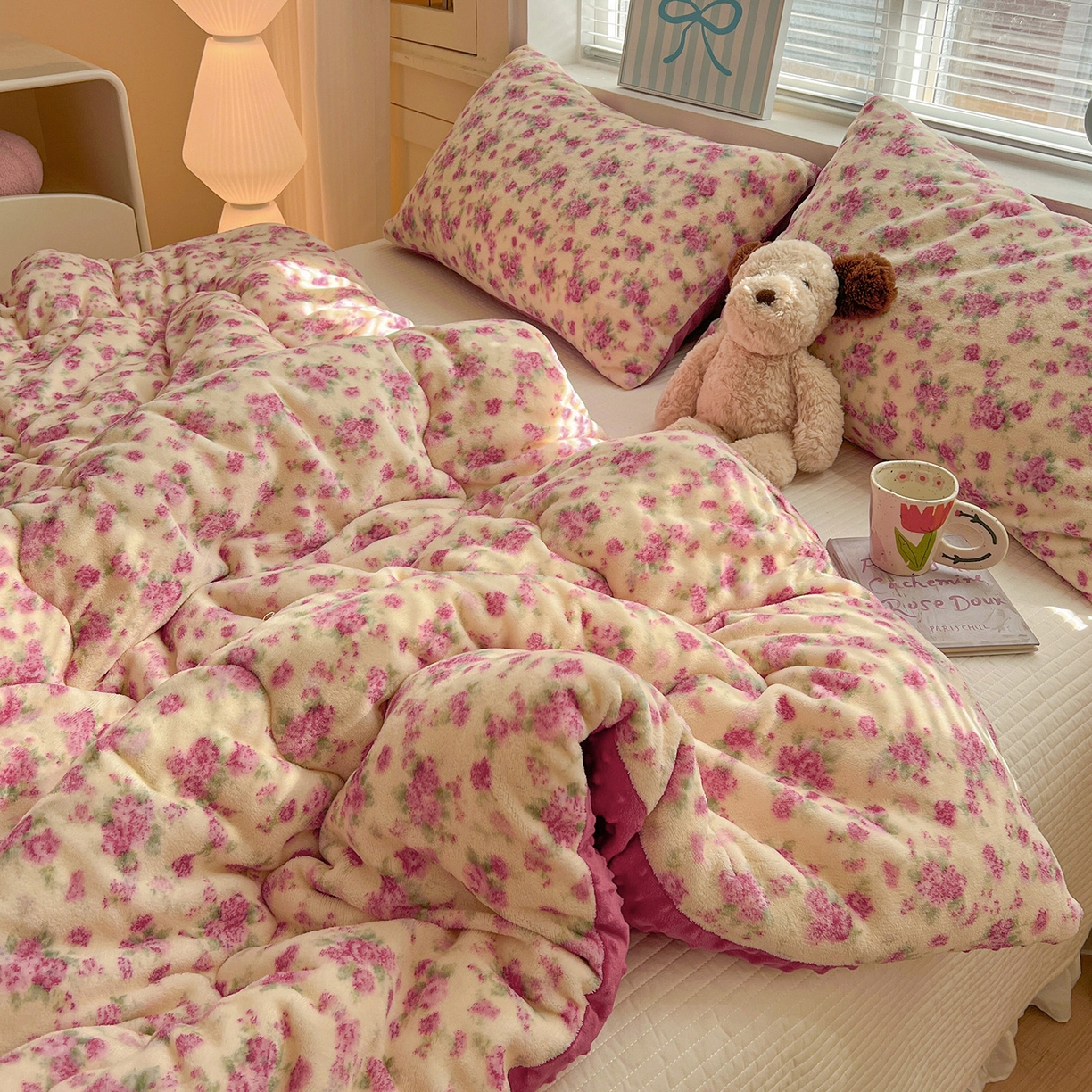 91家纺网 家纺一手货源 找家纺 Mata蔓塔家 2025新款高克重印花牛奶绒软绵绵豆豆被春秋冬被被子被芯 疏影（提供买家秀）