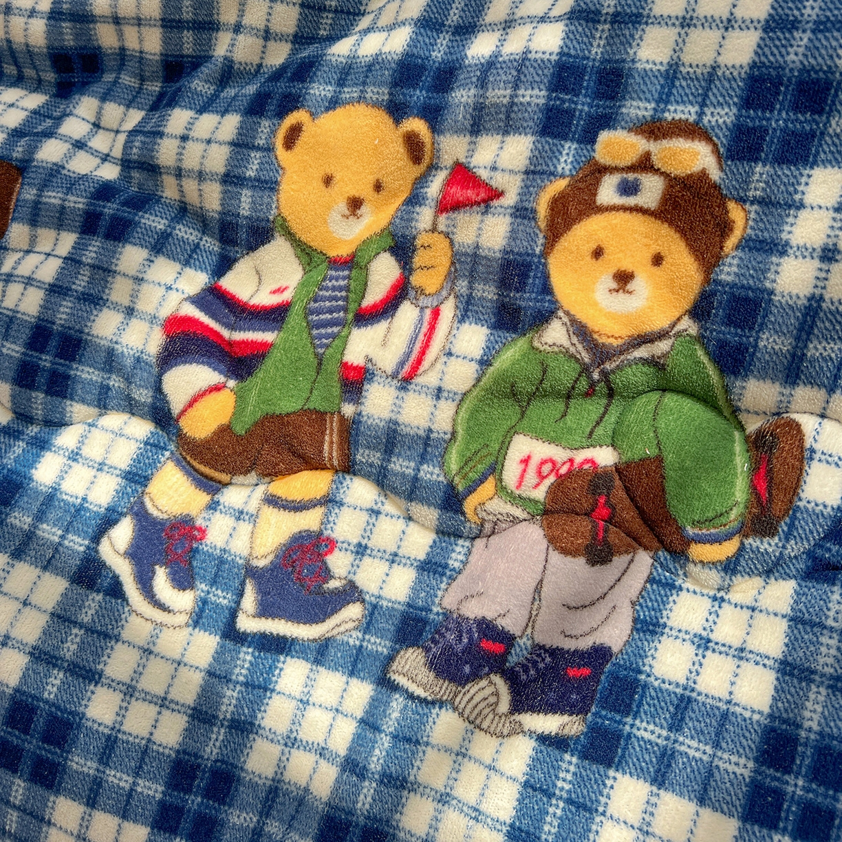 91家纺网 家纺一手货源 找家纺 Mata蔓塔家 2025新款高克重印花牛奶绒软绵绵豆豆被春秋冬被被子被芯 蓝格英伦熊（提供买家秀）