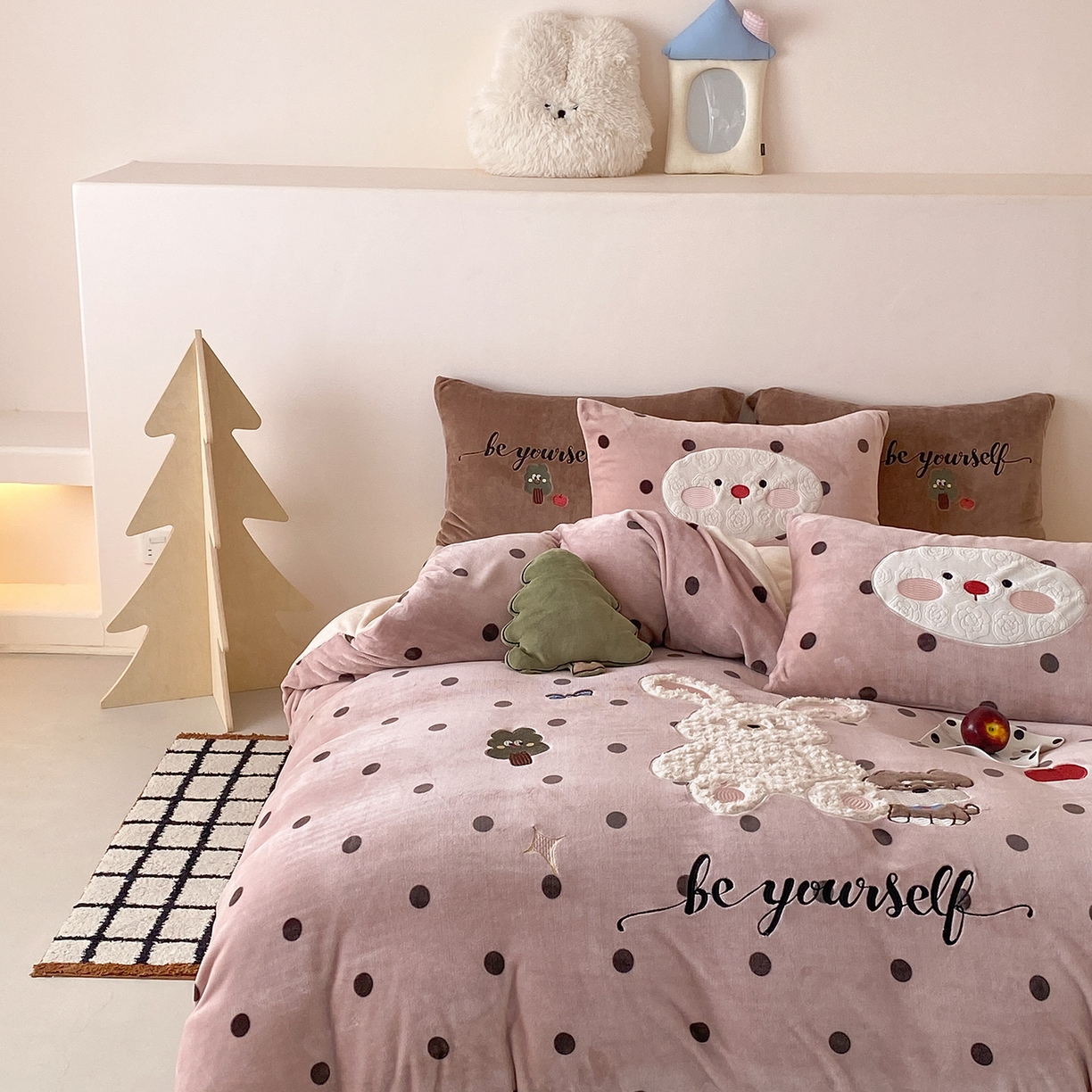 91家纺网 家纺一手货源 找家纺 （总）星野 2025新款高克重牛奶绒贴布绣四件套-波点兔