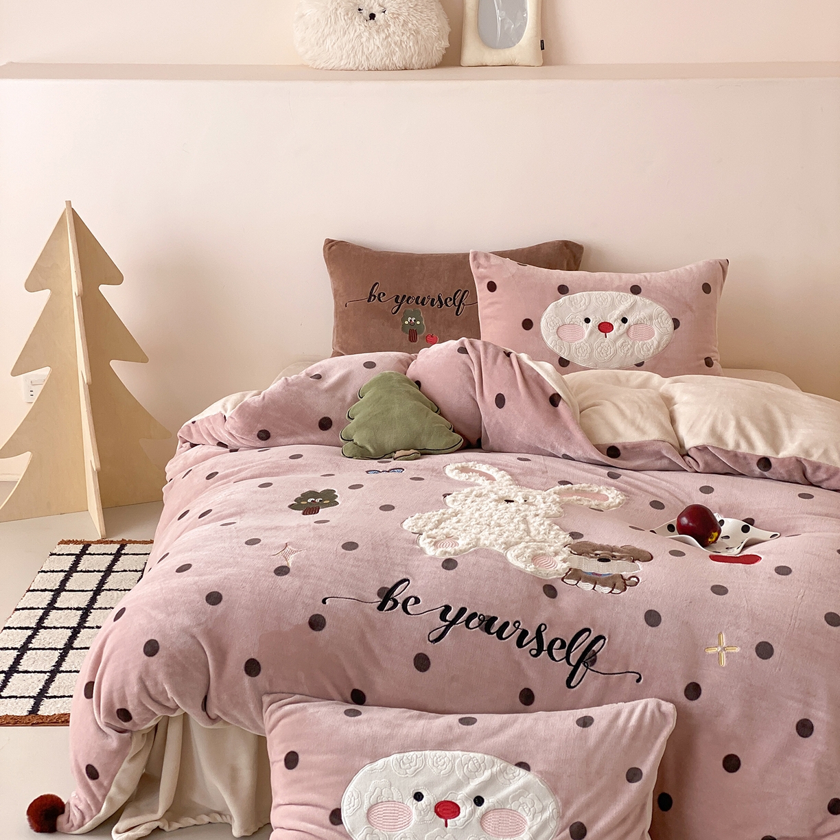 91家纺网 家纺一手货源 找家纺 （总）星野 2025新款高克重牛奶绒贴布绣四件套-波点兔