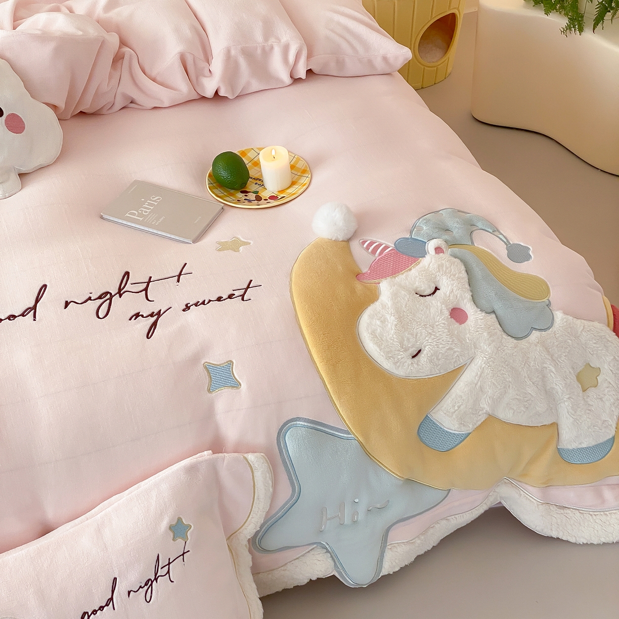 91家纺网 家纺一手货源 找家纺 （总）星野 2025新款高克重牛奶绒贴布绣四件套-摇摇乐