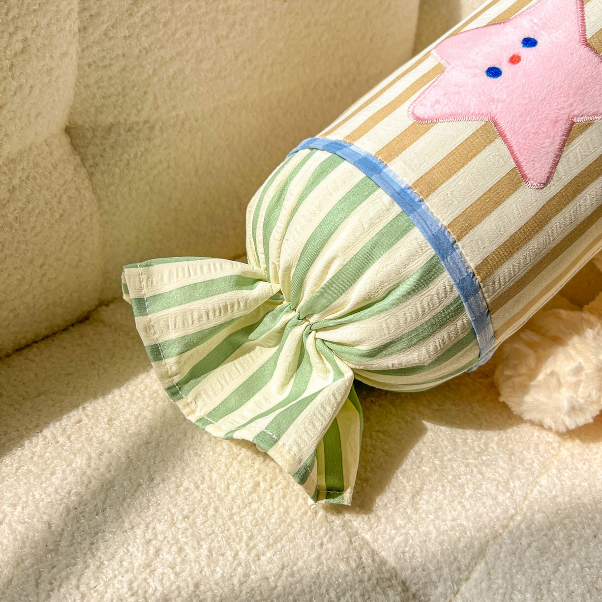 91家纺网 家纺一手货源 找家纺 希诺家居 2025新款ins奶油风奶糖枕糖果枕头枕芯 黄条纹星星