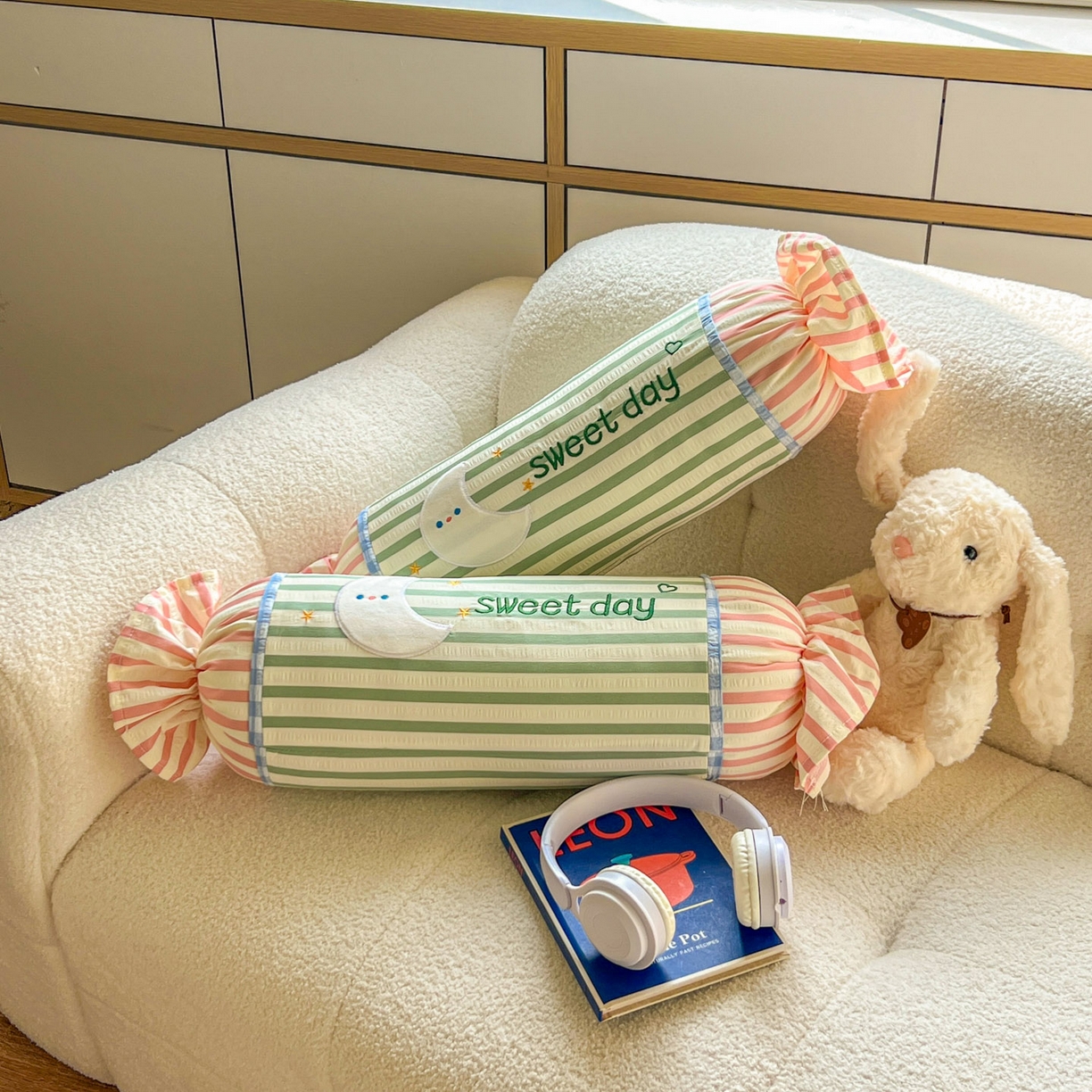 91家纺网 家纺一手货源 找家纺 希诺家居 2025新款ins奶油风奶糖枕糖果枕头枕芯 绿条纹月亮