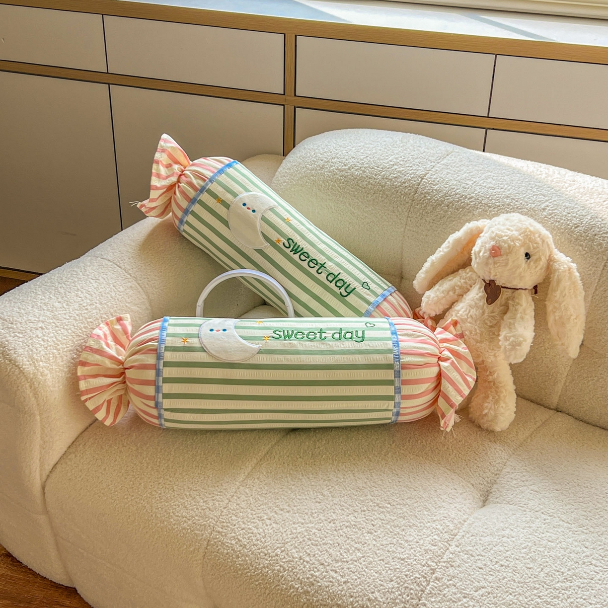 91家纺网 家纺一手货源 找家纺 希诺家居 2025新款ins奶油风奶糖枕糖果枕头枕芯 绿条纹月亮