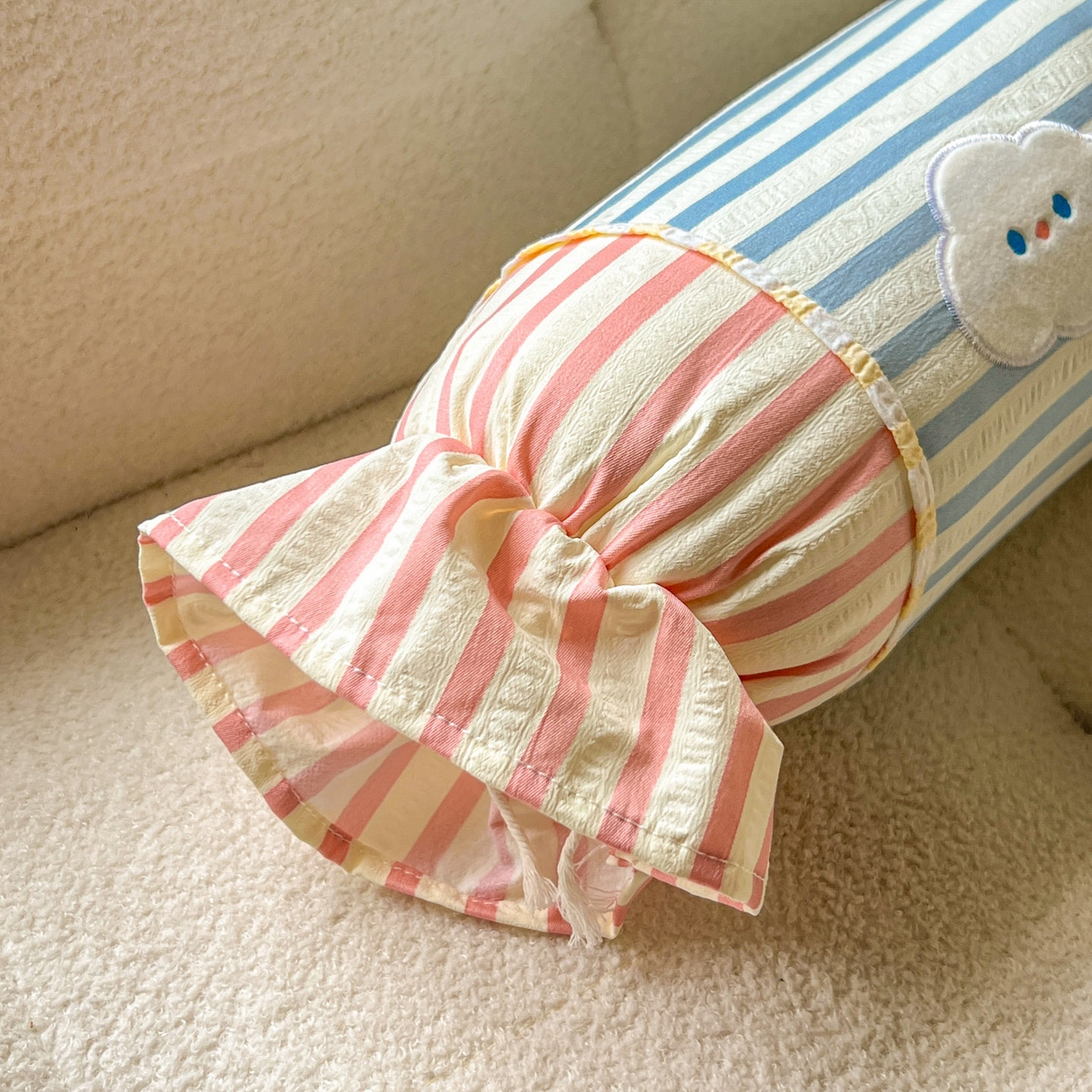 91家纺网 家纺一手货源 找家纺 希诺家居 2025新款ins奶油风奶糖枕糖果枕头枕芯 蓝条纹云朵