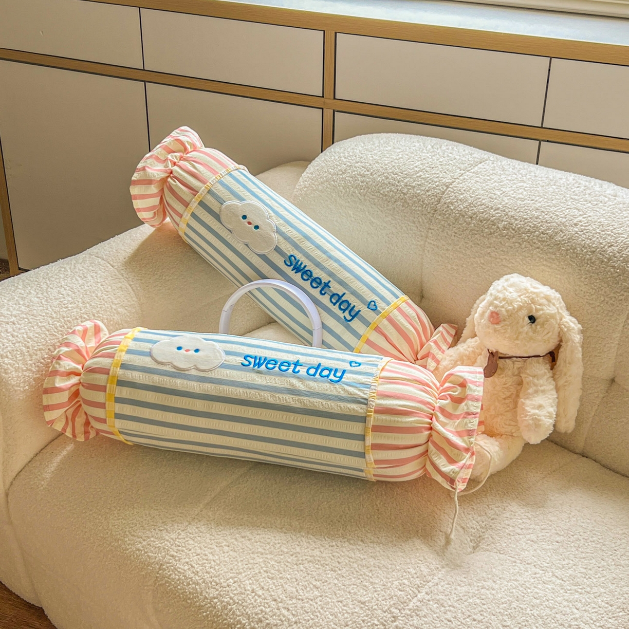 91家纺网 家纺一手货源 找家纺 希诺家居 2025新款ins奶油风奶糖枕糖果枕头枕芯 蓝条纹云朵