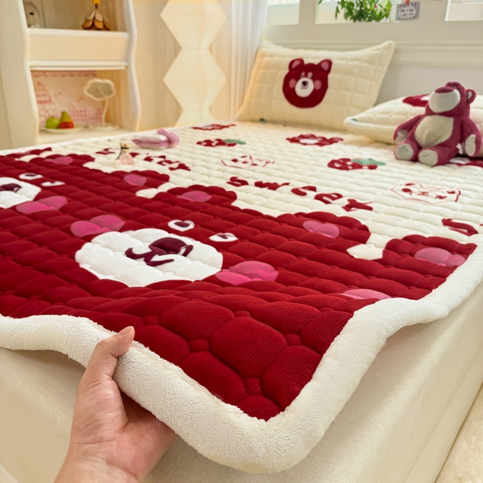 91家纺网 家纺一手货源 找家纺 优品惠 2025新款牛奶绒夹棉床护垫夹棉床褥床盖床单加厚保暖 可爱熊