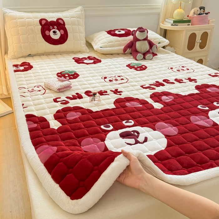 91家纺网 家纺一手货源 找家纺 优品惠 2025新款牛奶绒夹棉床护垫夹棉床褥床盖床单加厚保暖 可爱熊