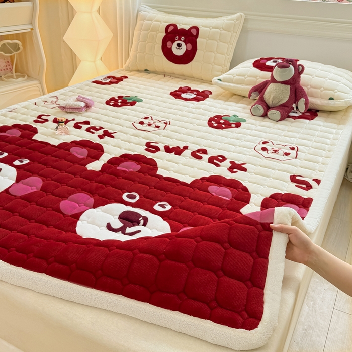 91家纺网 家纺一手货源 找家纺 优品惠 2025新款牛奶绒夹棉床护垫夹棉床褥床盖床单加厚保暖 可爱熊