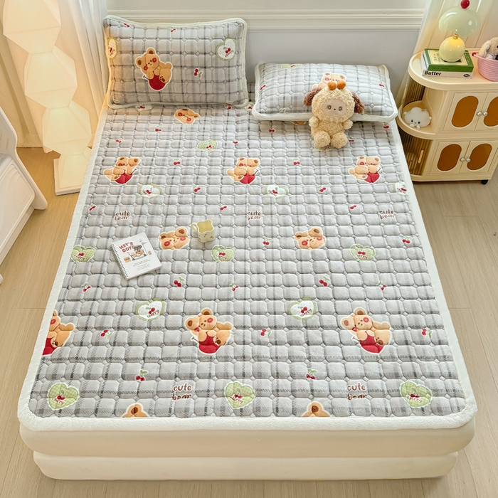 91家纺网 家纺一手货源 找家纺 优品惠 2025新款牛奶绒夹棉床护垫夹棉床褥床盖床单加厚保暖 抱抱熊