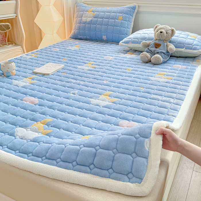 91家纺网 家纺一手货源 找家纺 优品惠 2025新款牛奶绒夹棉床护垫夹棉床褥床盖床单加厚保暖 星月织梦蓝