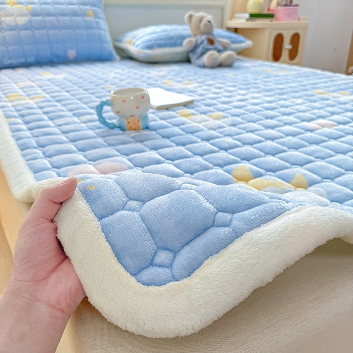 91家纺网 家纺一手货源 找家纺 优品惠 2025新款牛奶绒夹棉床护垫夹棉床褥床盖床单加厚保暖 星月织梦蓝