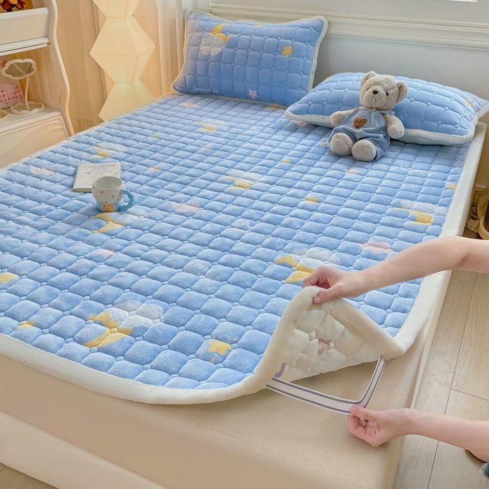 91家纺网 家纺一手货源 找家纺 优品惠 2025新款牛奶绒夹棉床护垫夹棉床褥床盖床单加厚保暖 星月织梦蓝