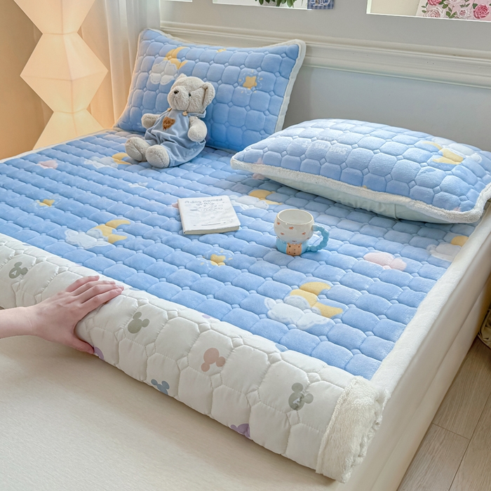 91家纺网 家纺一手货源 找家纺 优品惠 2025新款牛奶绒夹棉床护垫夹棉床褥床盖床单加厚保暖 星月织梦蓝