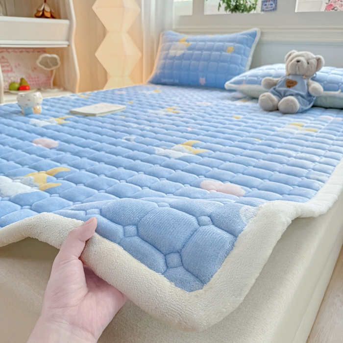 91家纺网 家纺一手货源 找家纺 优品惠 2025新款牛奶绒夹棉床护垫夹棉床褥床盖床单加厚保暖 星月织梦蓝