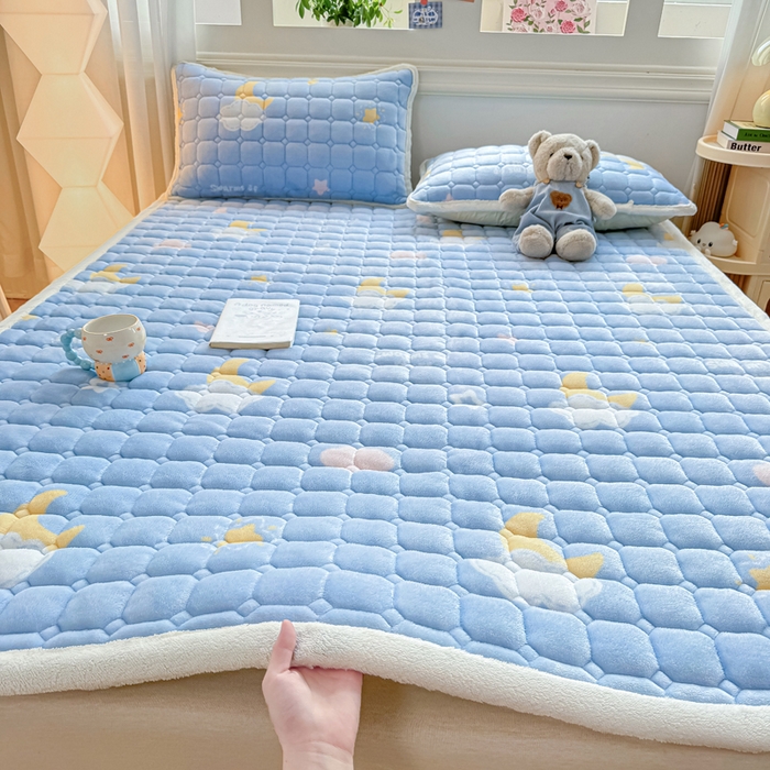 91家纺网 家纺一手货源 找家纺 优品惠 2025新款牛奶绒夹棉床护垫夹棉床褥床盖床单加厚保暖 星月织梦蓝