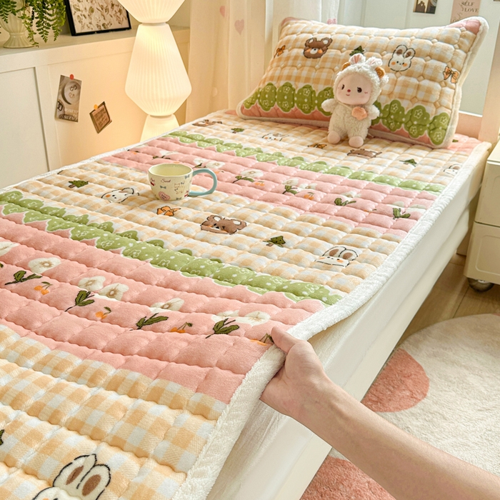 91家纺网 家纺一手货源 找家纺 优品惠 2025新款冬季牛奶绒床垫床褥垫子床护垫加绒床盖学生宿舍上下铺 熊兔花园