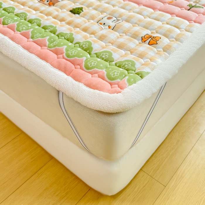 91家纺网 家纺一手货源 找家纺 优品惠 2025新款冬季牛奶绒床垫床褥垫子床护垫加绒床盖学生宿舍上下铺 熊兔花园